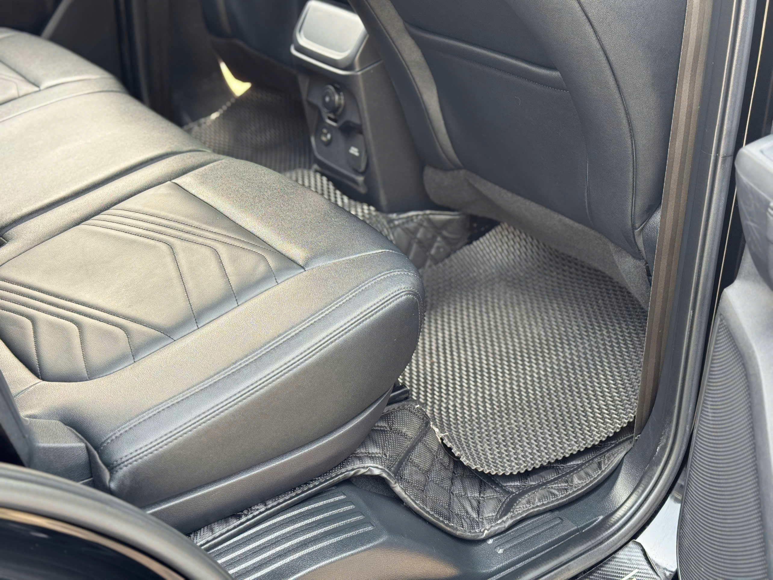 Ford Everest Titanium 4x2 sản xuất 2022