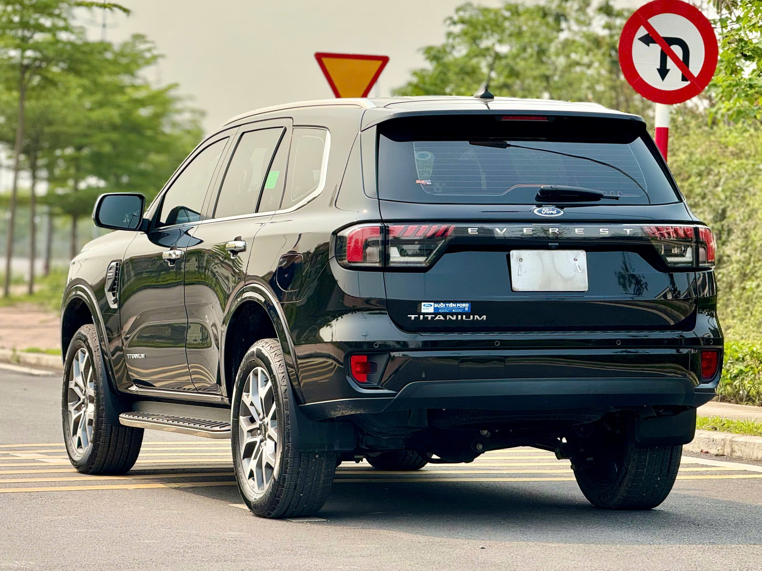Ford Everest Titanium 4x2 sản xuất 2022